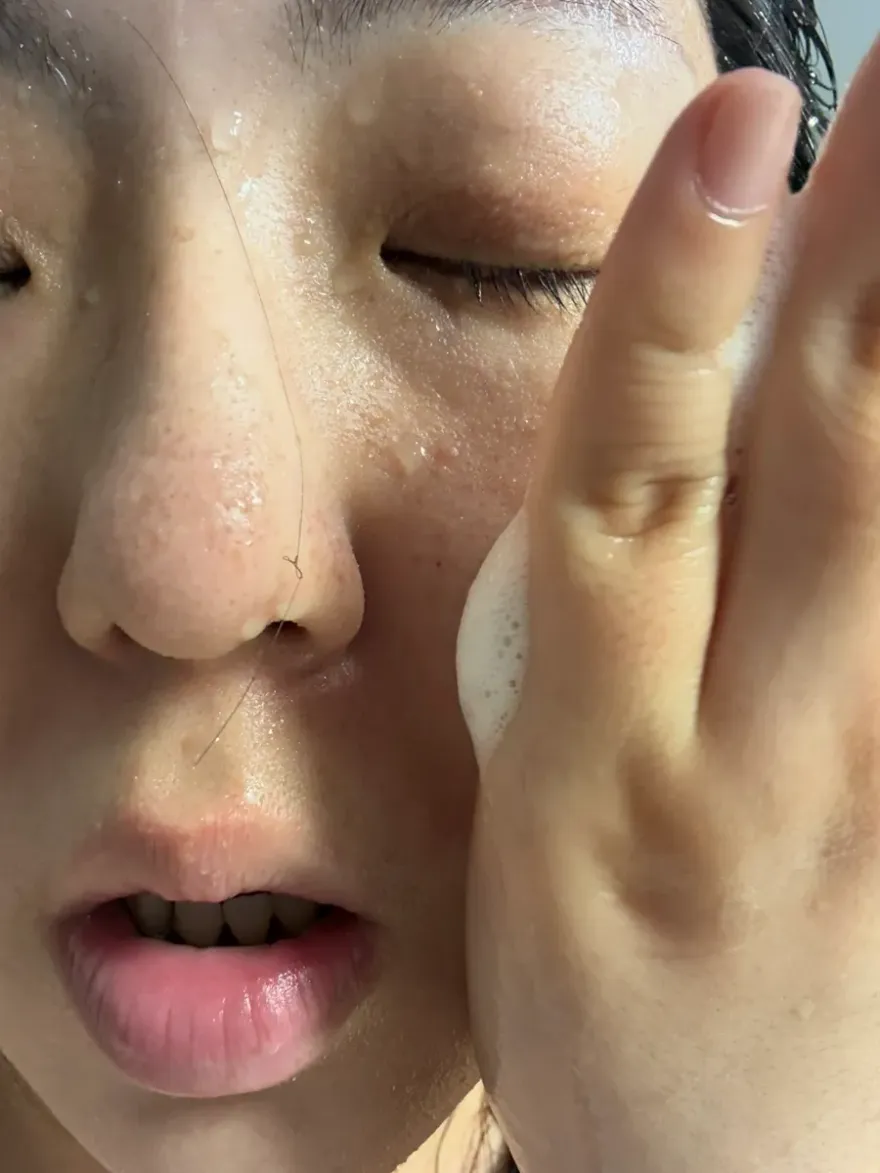 아우페 약산성 토마토 버블 폼클렌징, 촉촉한 마무리감 — 사진 12