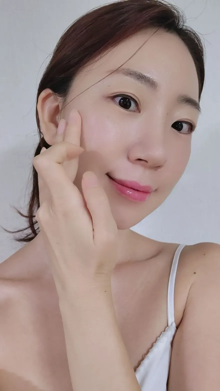뮤엘토 하이라이터, 모공 부각 없이 자연스러운 윤광 연출 — 사진 6